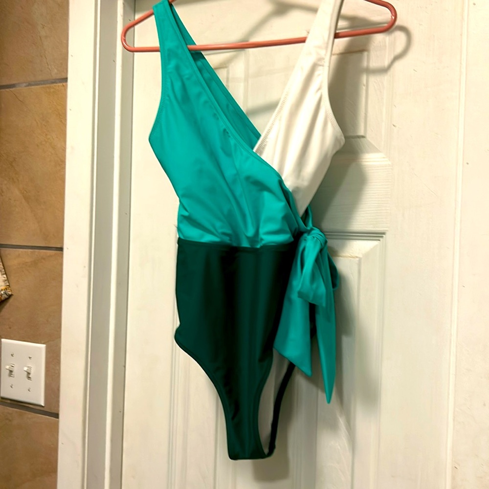 Cupshe Color Block Tie Side One Piece Swimsuit Women’s Size Large